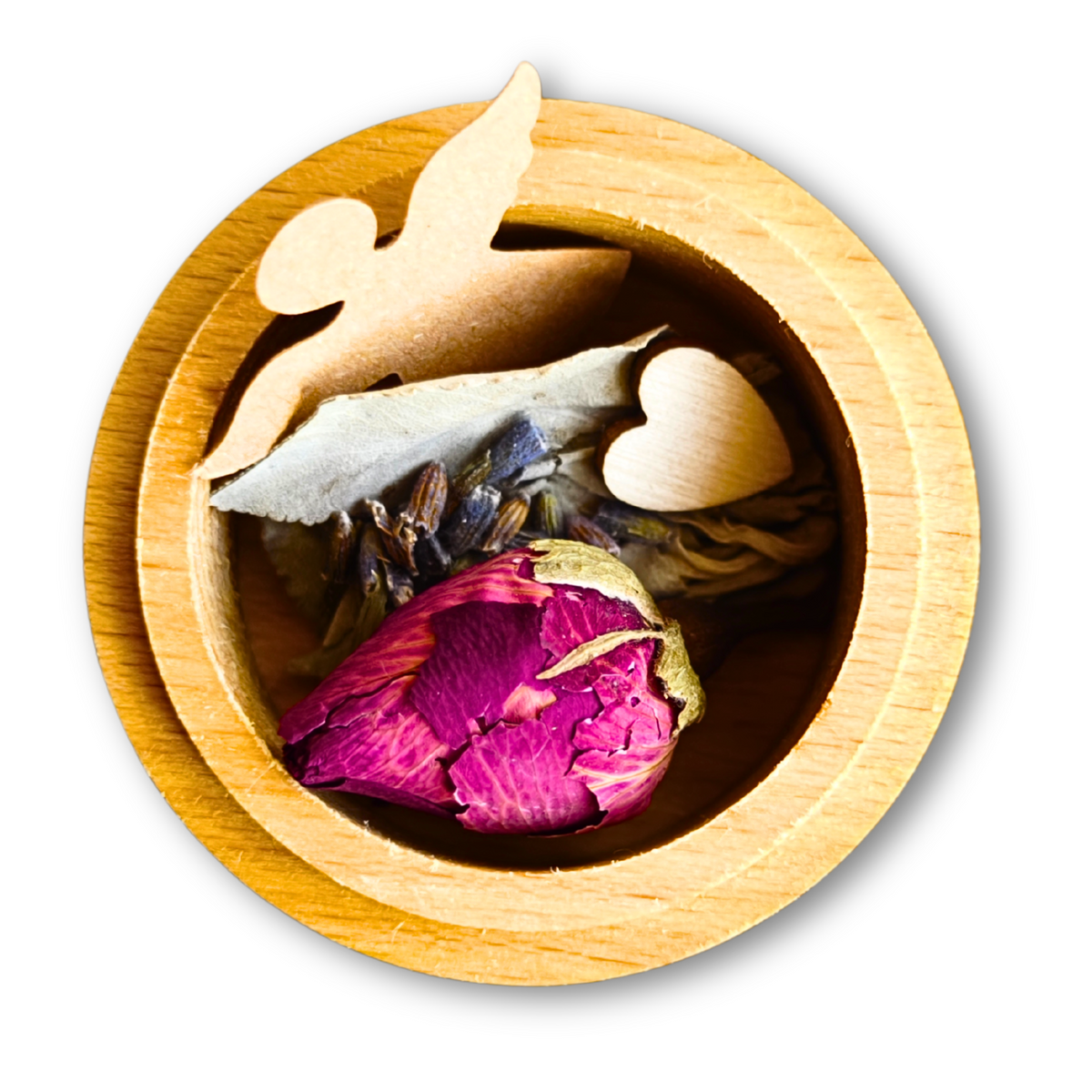 Geöffnete Mementovia-Box "Stille Umarmung" mit den symbolischen Beigaben Lavendel, Rose, Salbei, Engel und Herz – sanfte Begleiter in der Trauer.